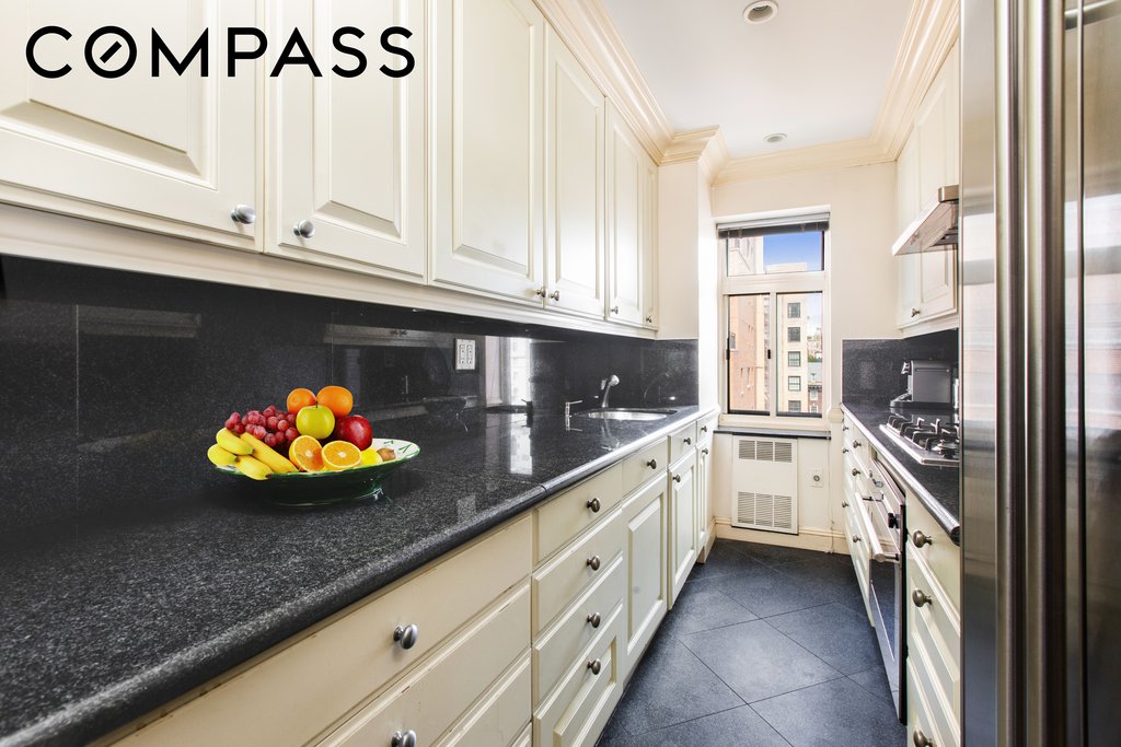 30 East 65th Street, Unit 12B photo 4