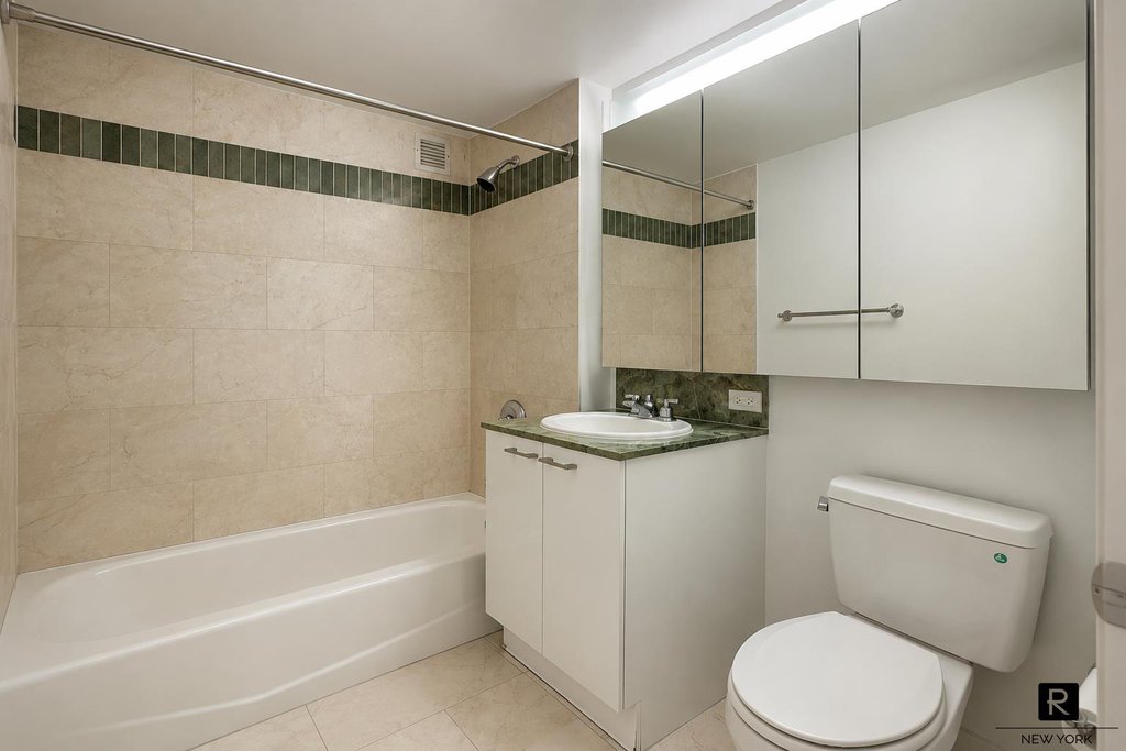 210 Warren Street, Unit 6C photo 4