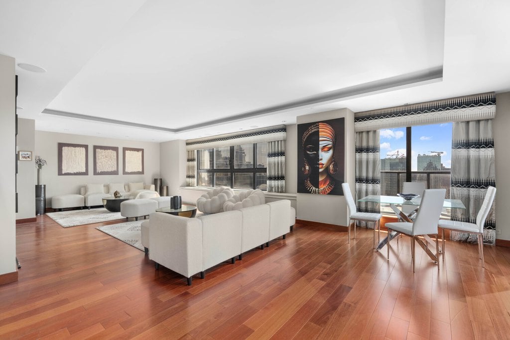 100 United Nations Plaza, Unit PH50B