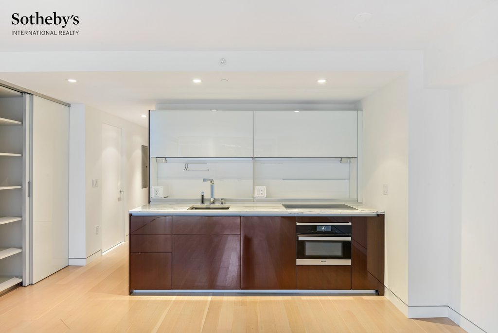 135 West 52nd Street, Unit 9C photo 5