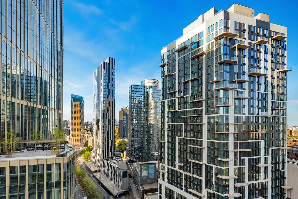 1 City Point, Unit 15E photo 4