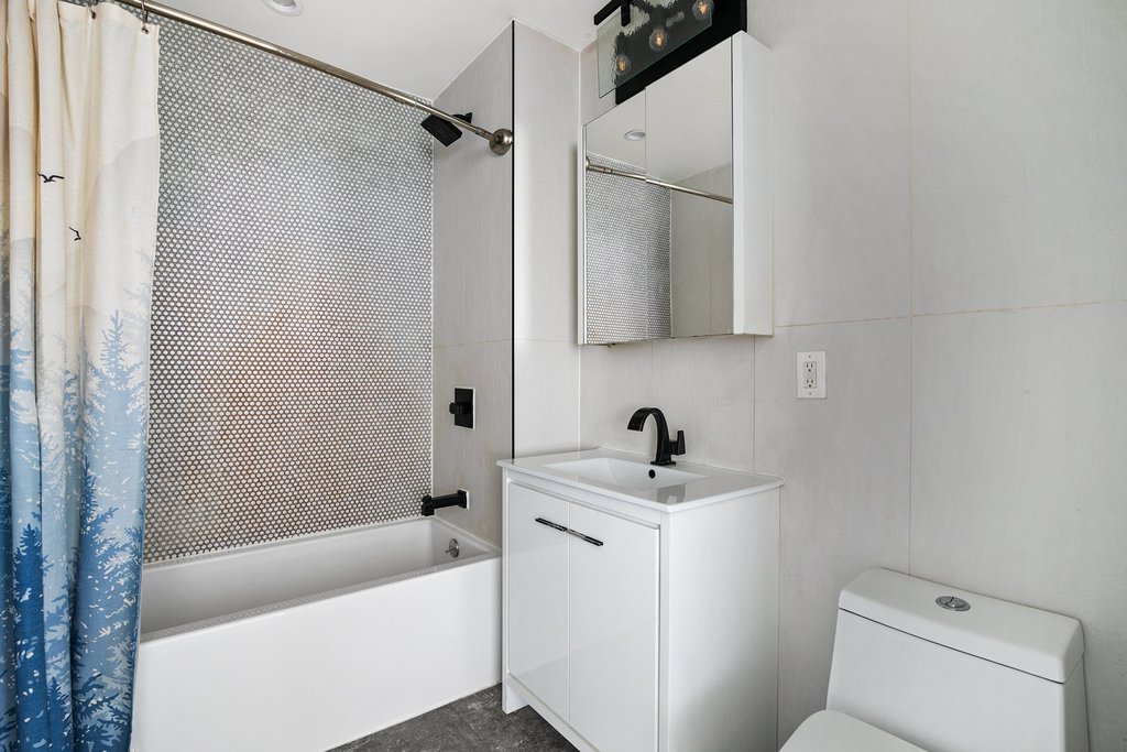 1325 Herkimer Street, Unit 302 photo 4