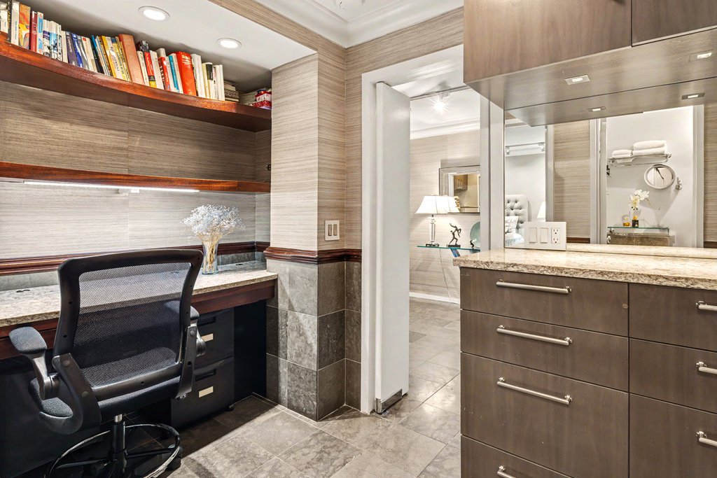 200 East 57th Street, Unit 17G photo 8
