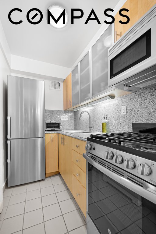 200 East 36th Street, Unit 8A photo 2
