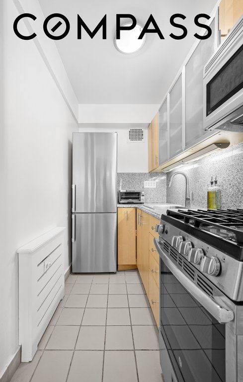 200 East 36th Street, Unit 8A photo 3