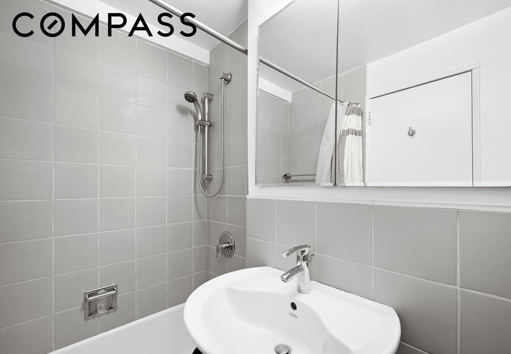 200 East 36th Street, Unit 8A photo 9
