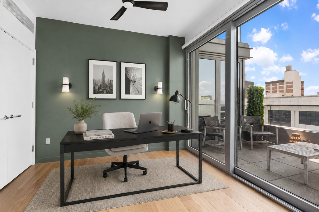 547 West 47th Street, Unit 811 photo 9