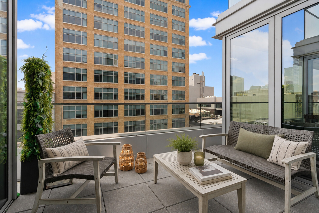 547 West 47th Street, Unit 811 photo 11
