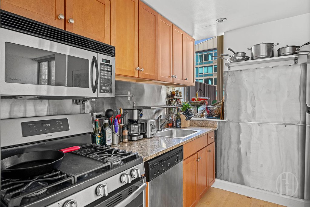 520 West 23rd Street, Unit 11D photo 8