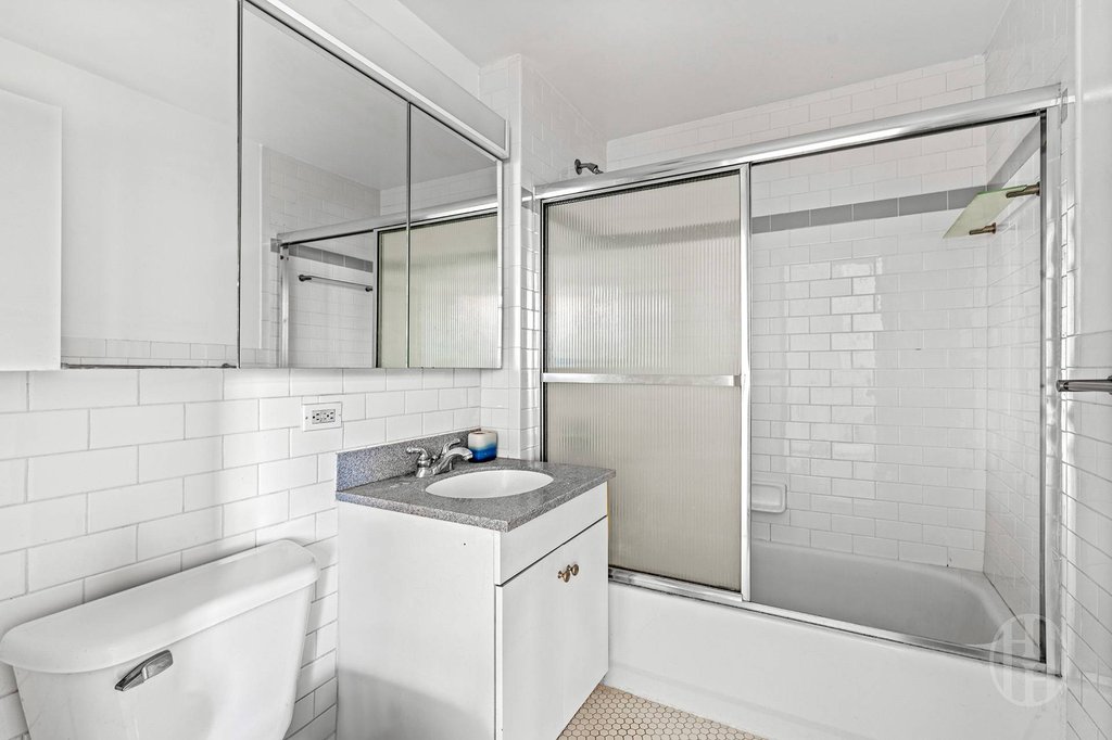 520 West 23rd Street, Unit 11D photo 9