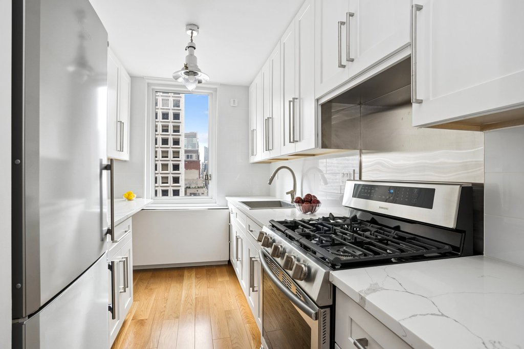 245 East 54th Street, Unit 20D photo 2