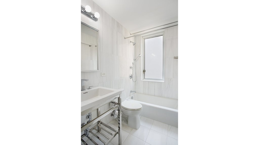 245 East 54th Street, Unit 20D photo 6