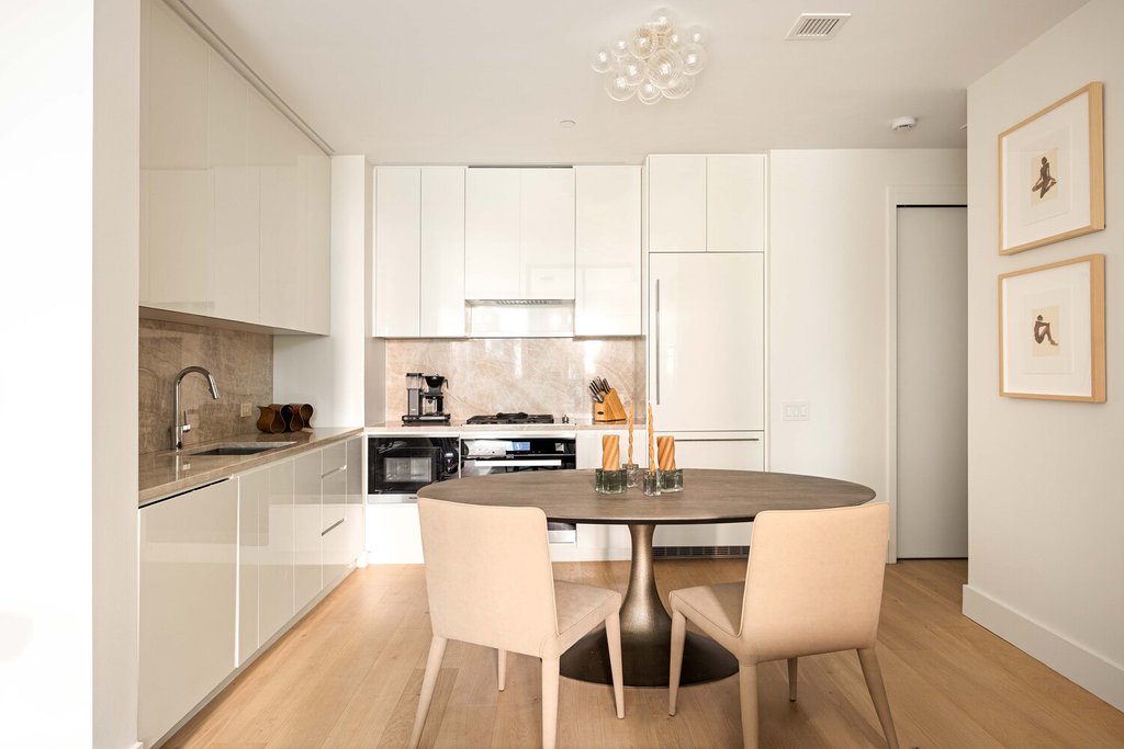 15 West 61st Street, Unit 3D photo 2