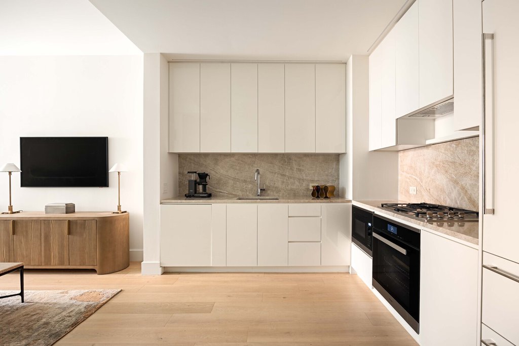 15 West 61st Street, Unit 3D photo 3