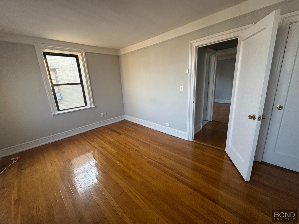 32-15 35th Street, Unit F5 photo 2