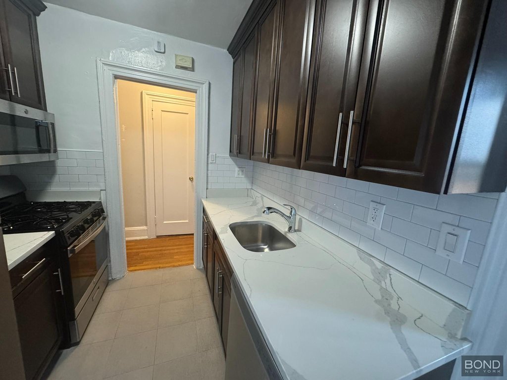 32-15 35th Street, Unit F5 photo 3