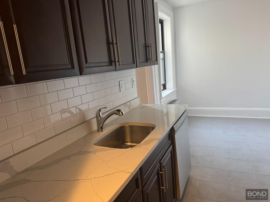 32-15 35th Street, Unit F5 photo 4