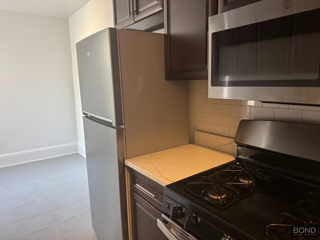 32-15 35th Street, Unit F5 photo 5