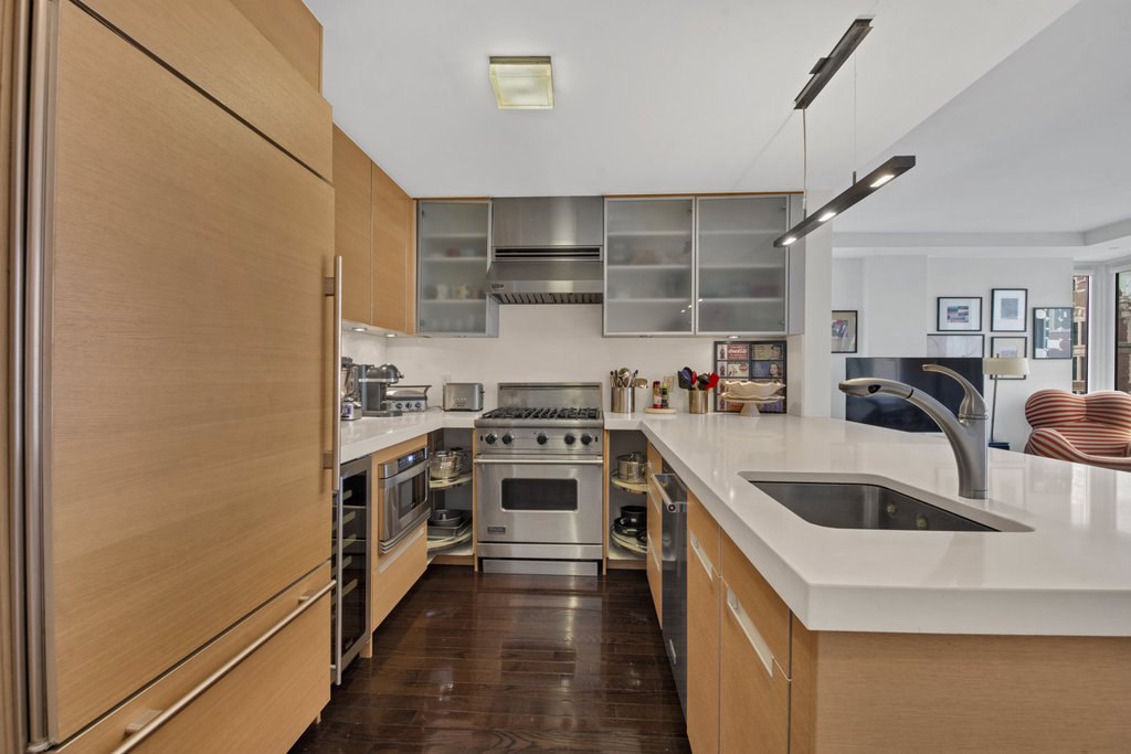 462 West 58th Street, Unit 6B photo 7