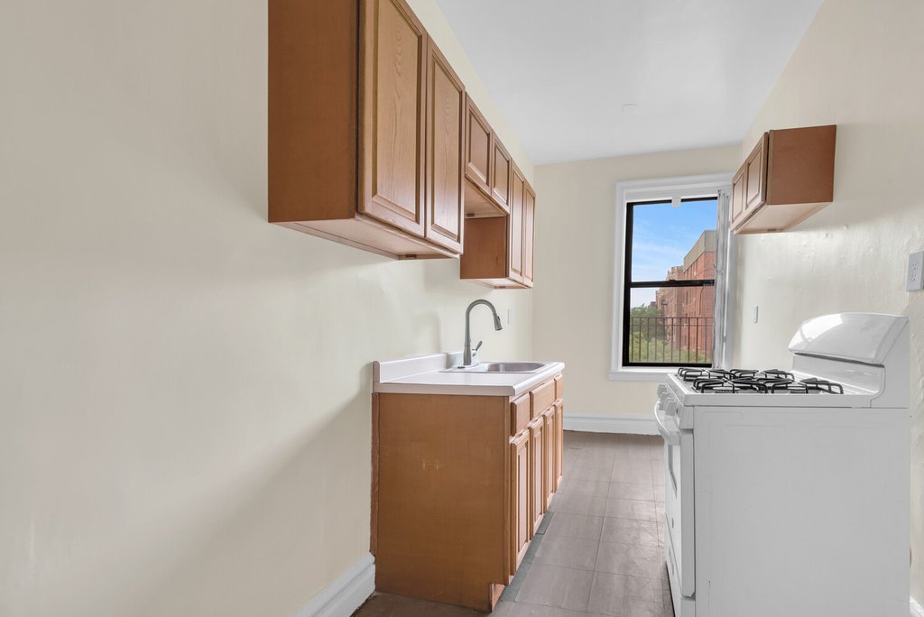 575 Ocean Avenue, Unit 4B photo 4