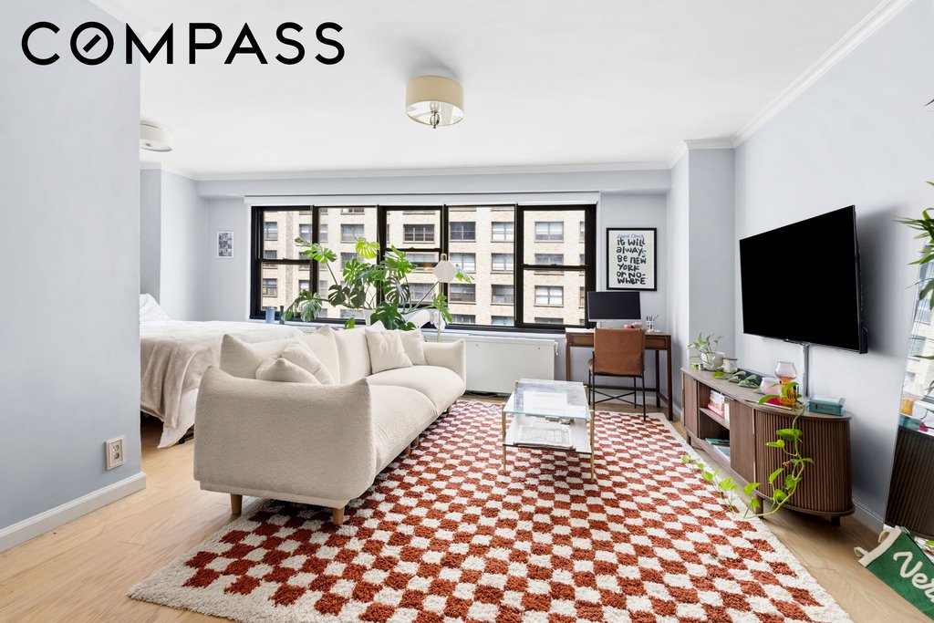 220 East 57th Street, Unit 9F photo 2