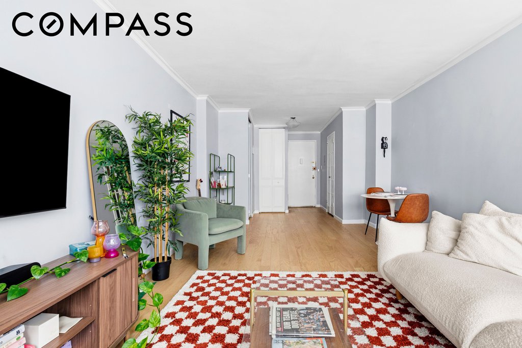 220 East 57th Street, Unit 9F photo 3