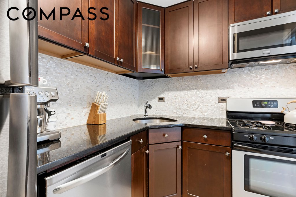 220 East 57th Street, Unit 9F photo 5
