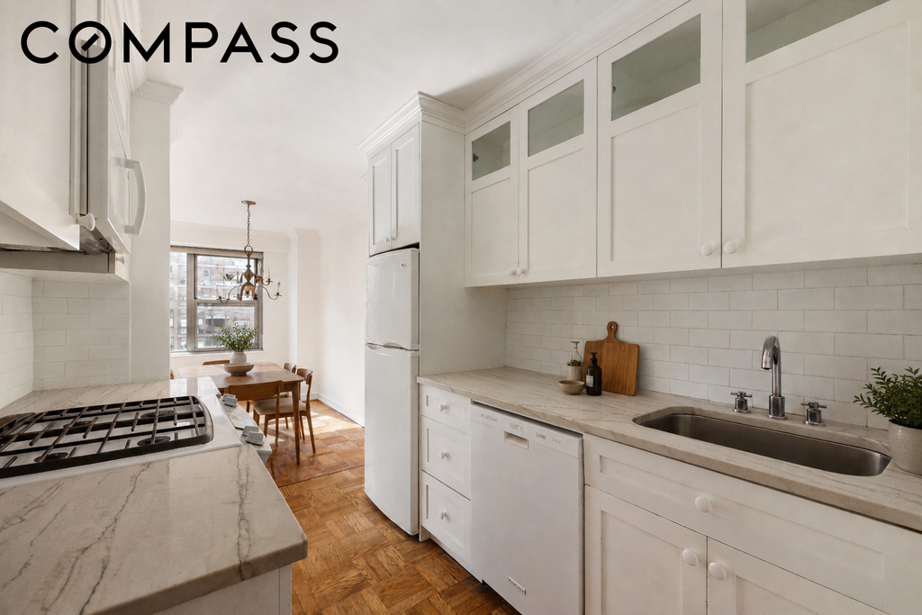 360 East 72nd Street, Unit B1601 photo 4