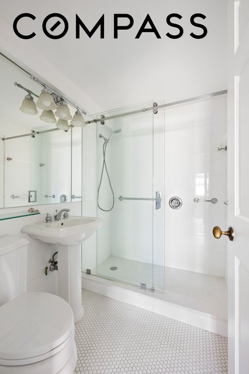 360 East 72nd Street, Unit B1601 photo 6