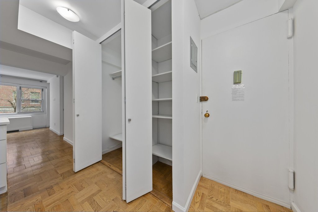 210 East 63rd Street, Unit 4A photo 3