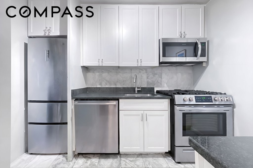 300 East 33rd Street, Unit 21E photo 2