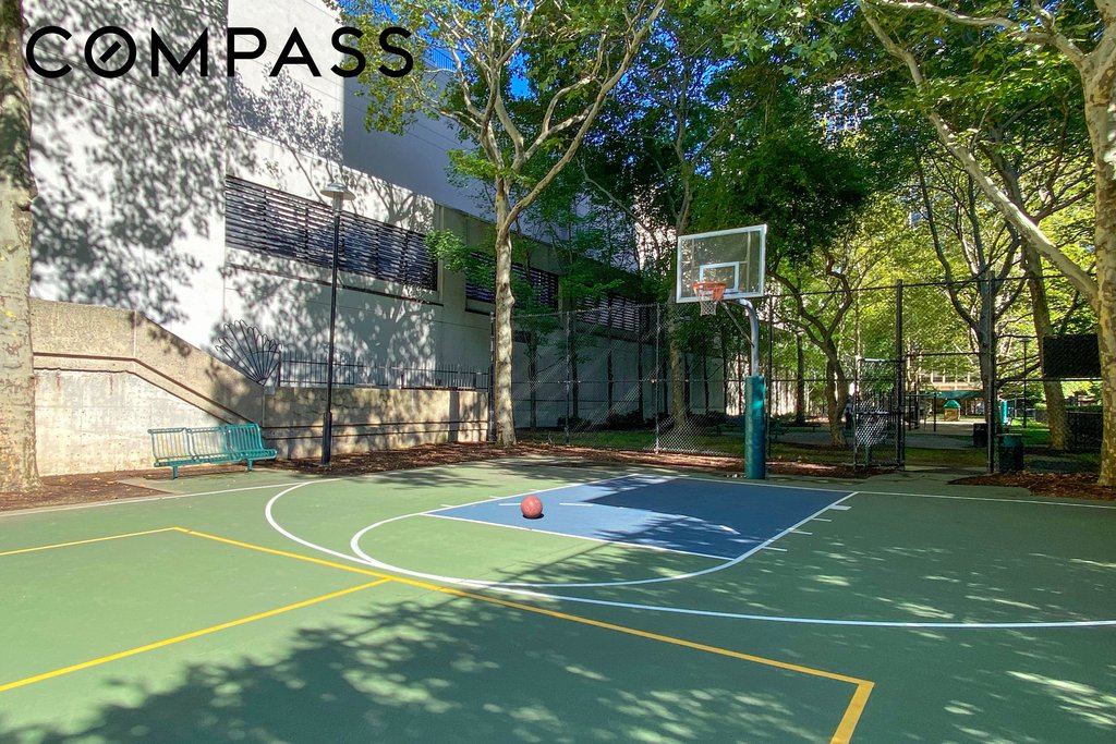 300 East 33rd Street, Unit 21E photo 10