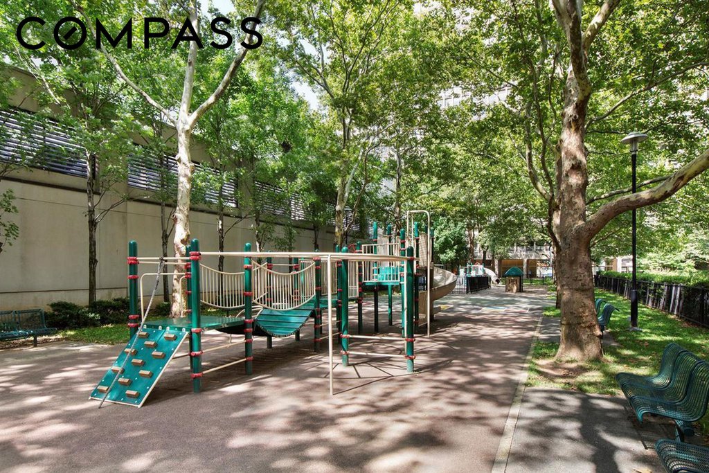 300 East 33rd Street, Unit 21E photo 11