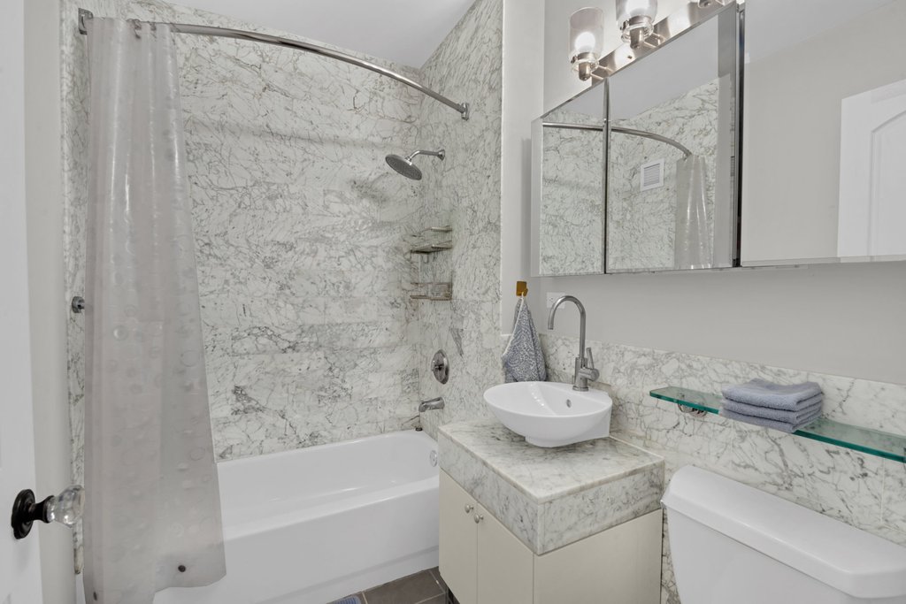 1 Wall Street Court, Unit 1009 photo 4