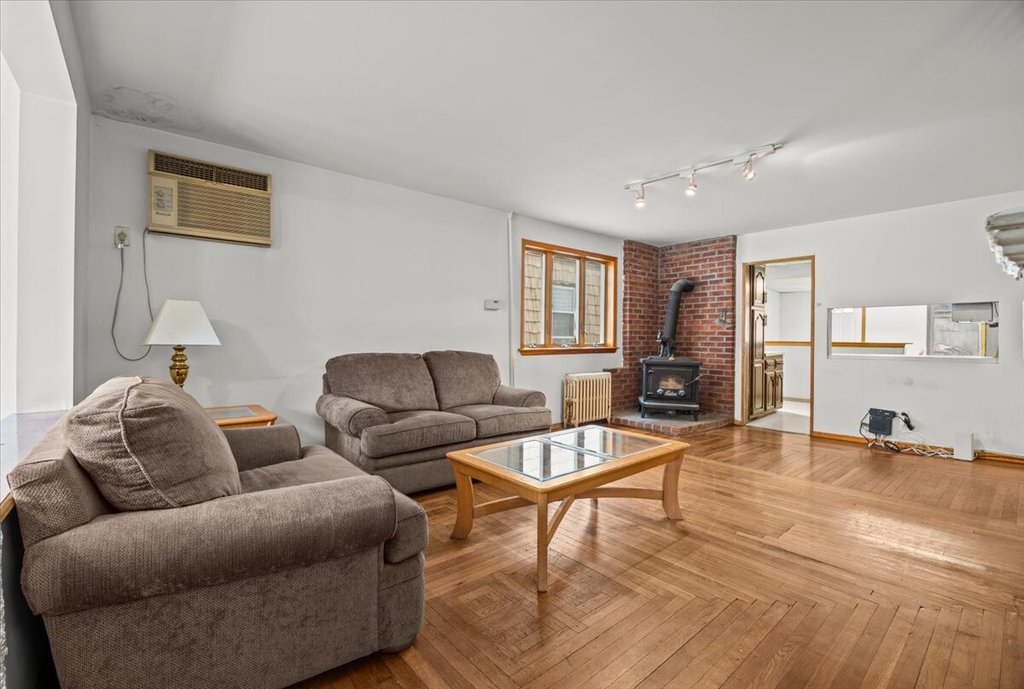 2820 Voorhies Avenue – For Sale photo 4