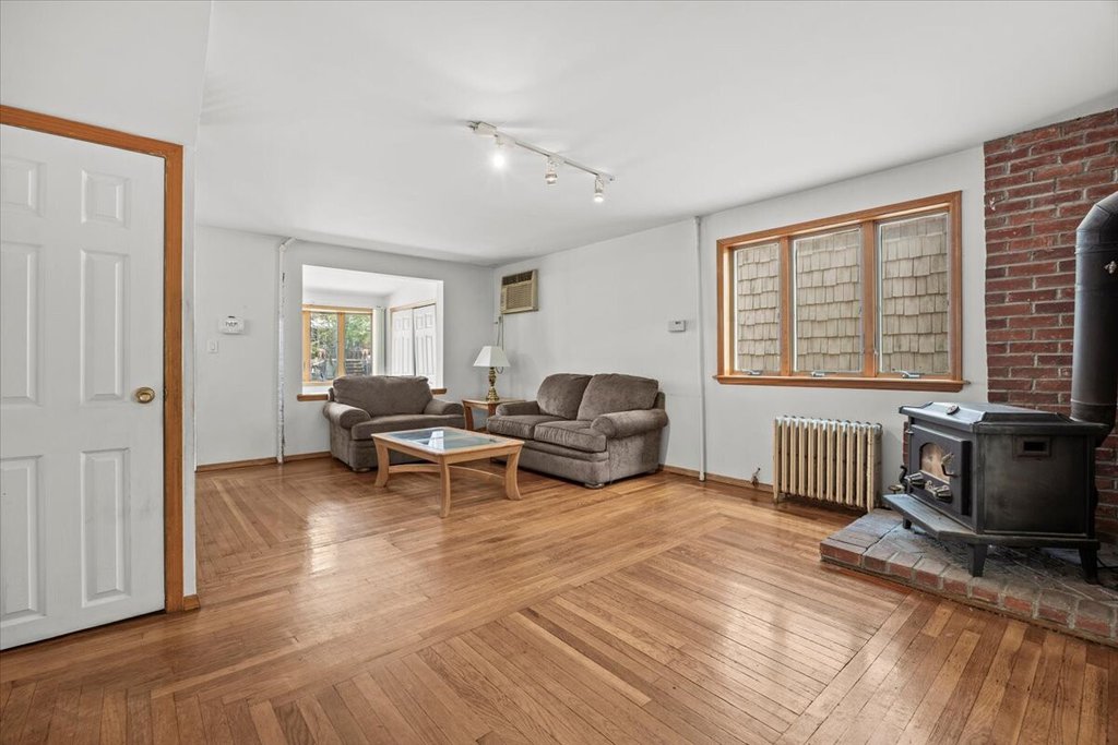 2820 Voorhies Avenue – For Sale photo 5
