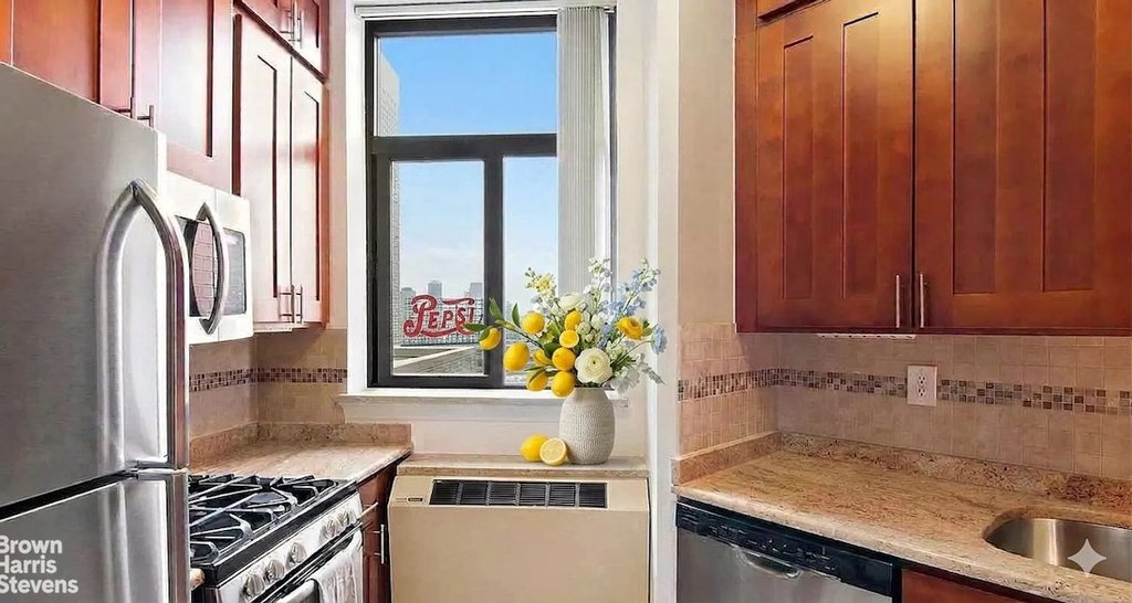 303 East 43rd Street, Unit 25C photo 3