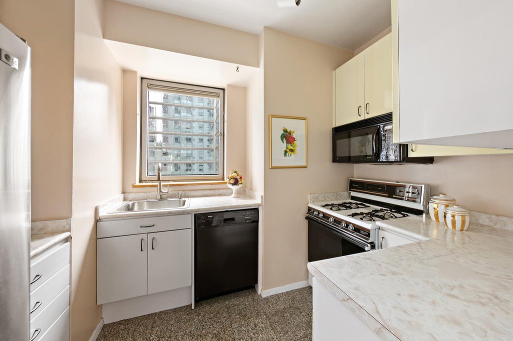 301 West 57th Street, Unit 10C photo 4