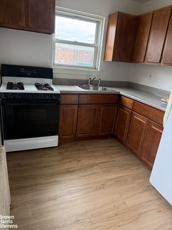 76-33A Commonwealth Boulevard, Unit A photo 8