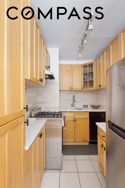 230 Jay Street, Unit 2E photo 4