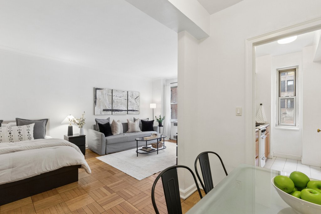 220 Madison Avenue, Unit 5G photo 4