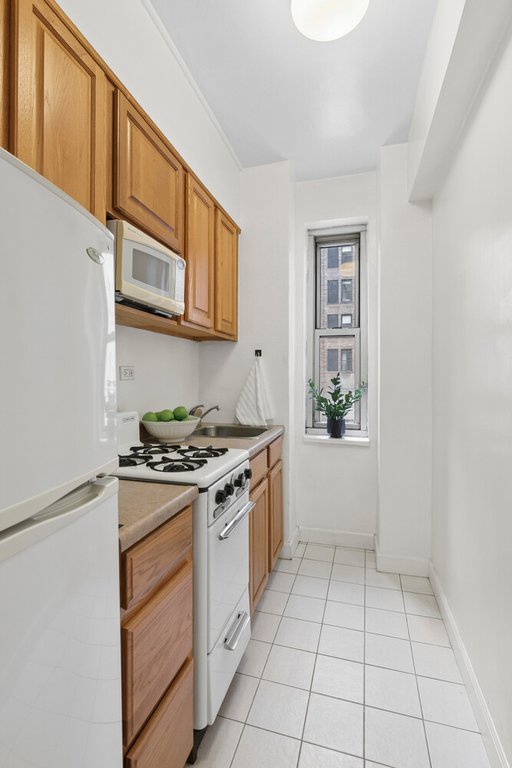 220 Madison Avenue, Unit 5G photo 5