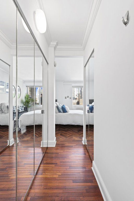 216 East 47th Street, Unit 11A photo 4