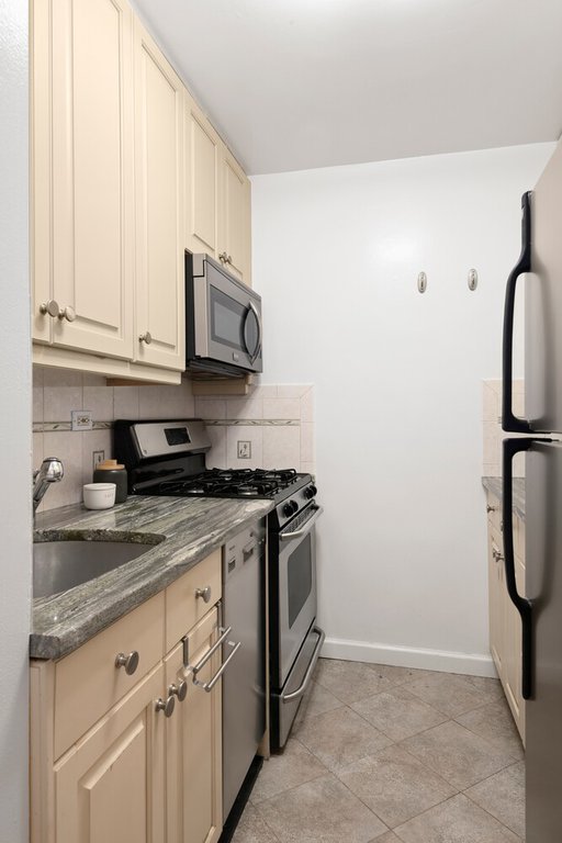 160 West End Avenue, Unit 26J photo 4