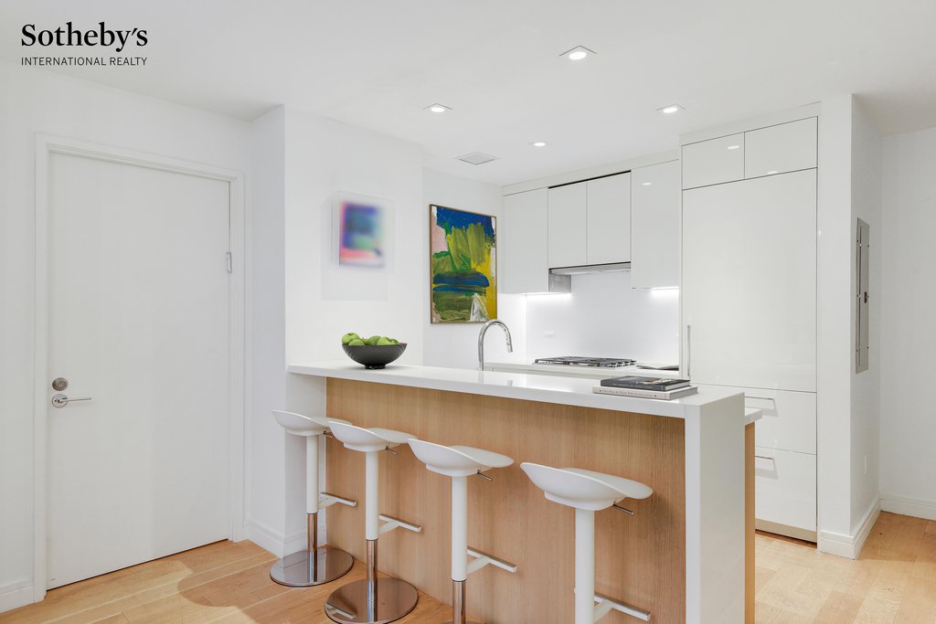 230 East 20th Street, Unit 33 photo 4