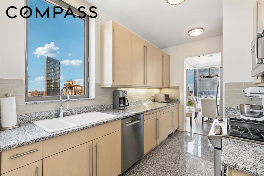 2 Columbus Avenue, Unit 39B photo 4