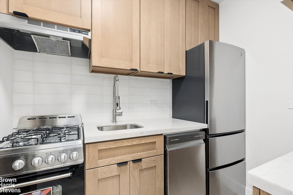 60 Sutton Place South, Unit 2IS photo 2