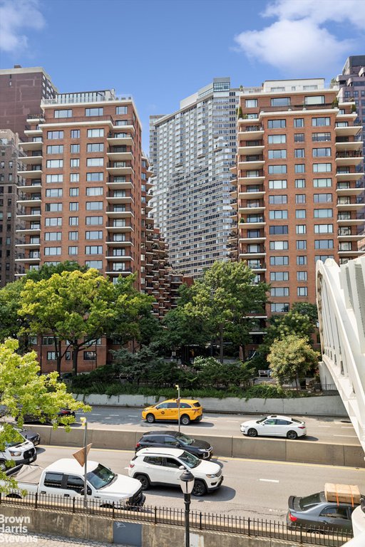 60 Sutton Place South, Unit 2IS photo 9