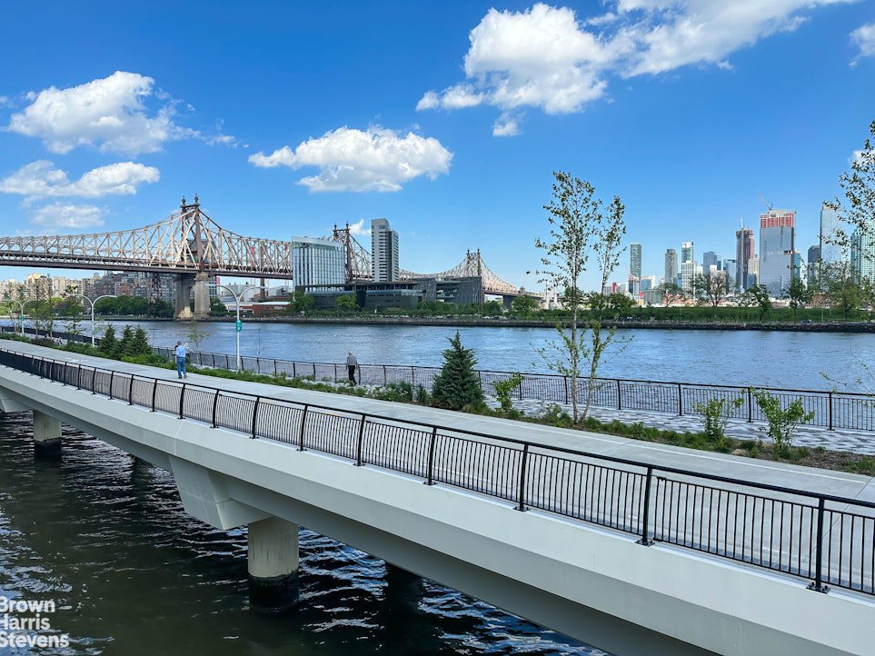 60 Sutton Place South, Unit 2IS photo 14