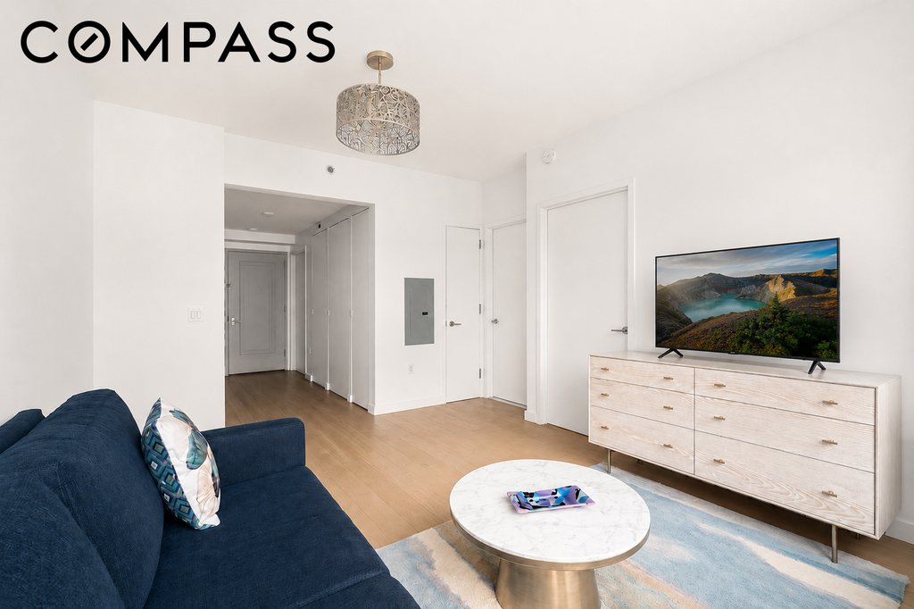 1790 Third Avenue, Unit 901 photo 3